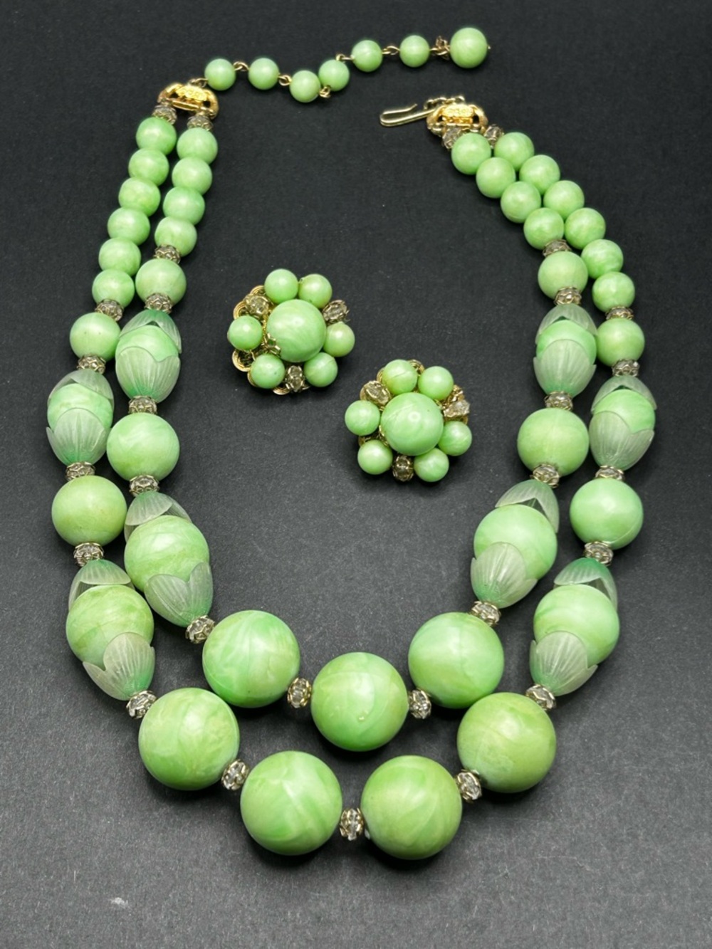 Rare Hobe Lime Green Double-Strand Beaded Necklace & Clip Earrings Demi Parure - Picture 8 of 10